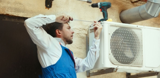 A troca regular do filtro do ar condicionado, qualidade do ar e eficiência energética